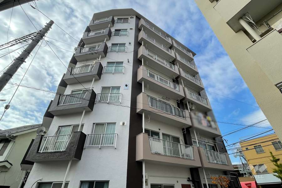 南浦和クイーンコーポB棟の外観（南東側から）