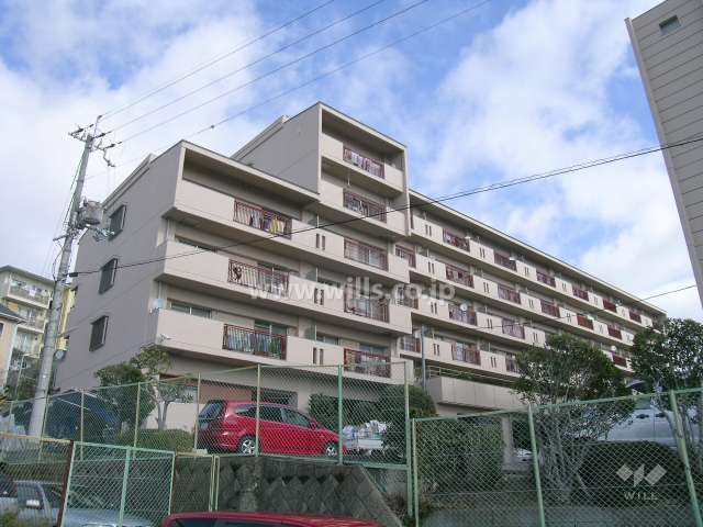 日興池田五月丘スカイマンション1号棟の外観（南西側から）