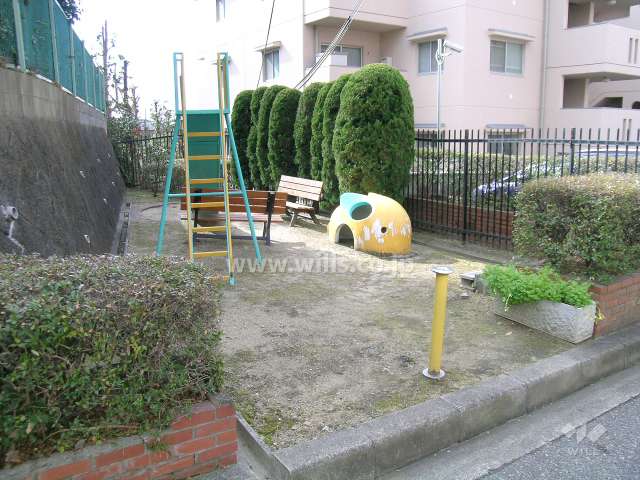 敷地内の小さな公園