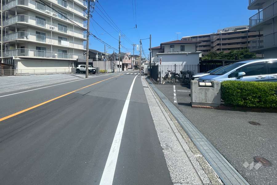 敷地北側の前面道路