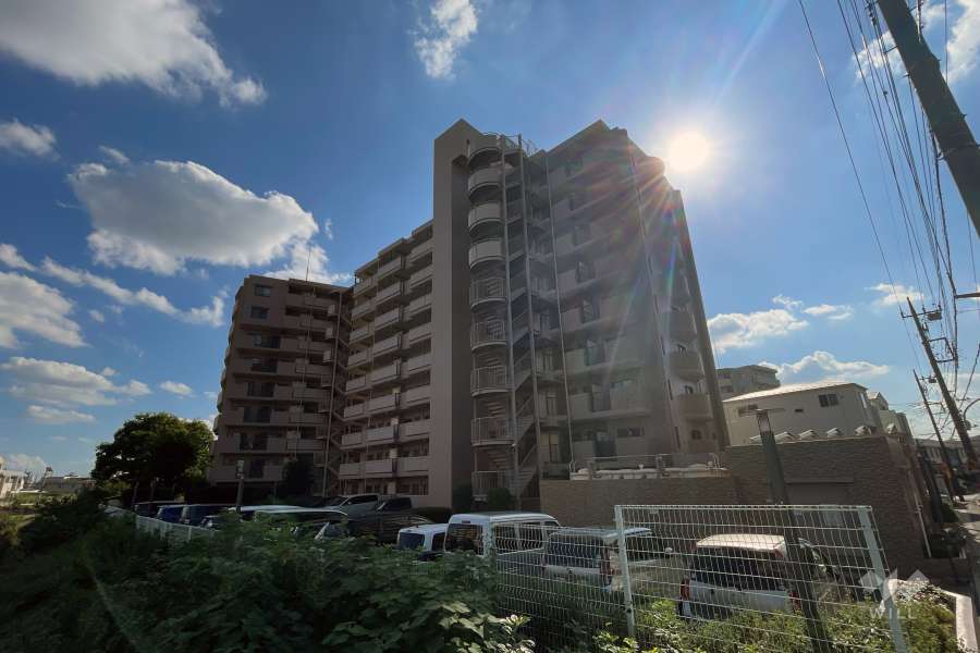 朝日プラザ川口青木の外観（北東側から）