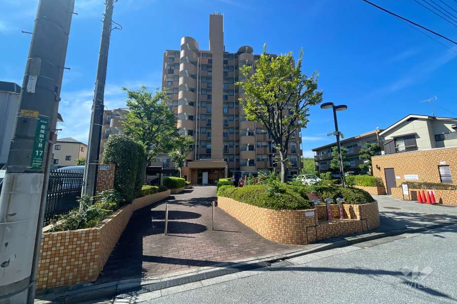 川口リバーサイドローヤルコーポの外観（北東側から）