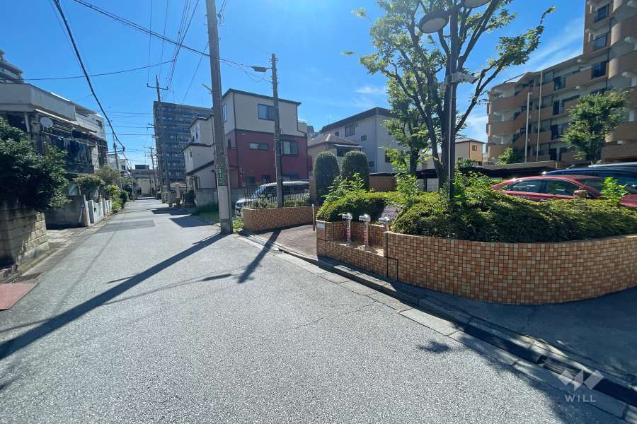 敷地北側の前面道路