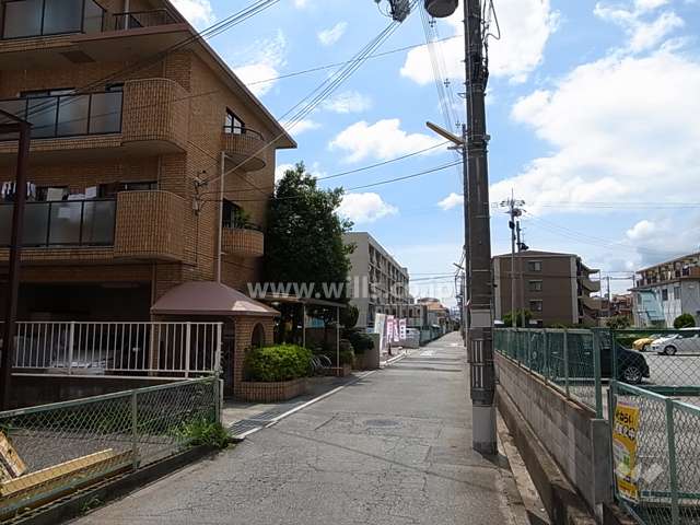 敷地北側の前面道路