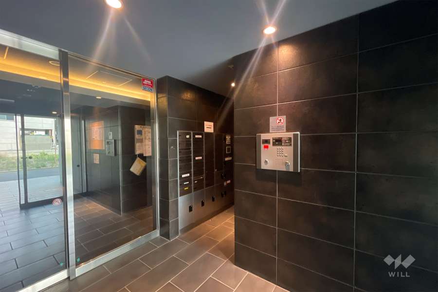 エントランスはオートロック付きです。