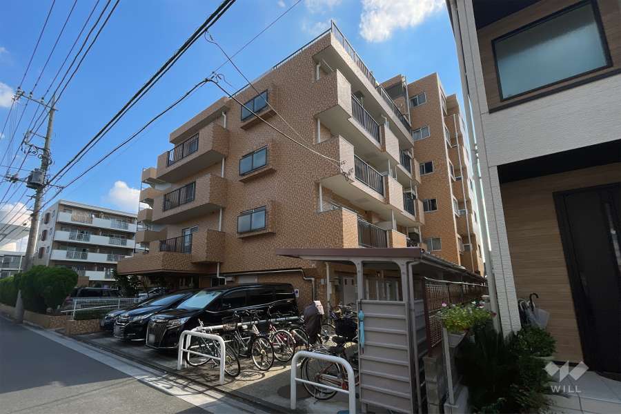 川口青木第５ローヤルコーポの外観（北西側から）