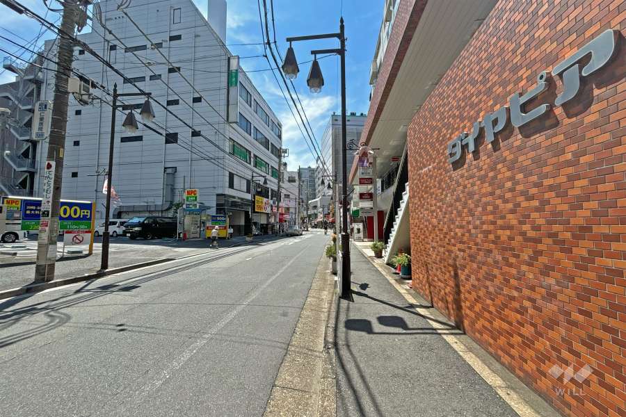 敷地の東側前面道路（北側から）