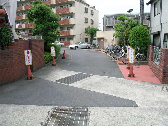敷地の入り口