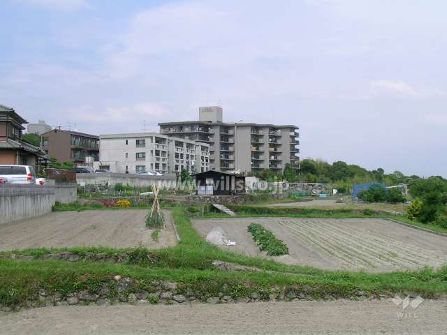 周辺は田畑が残るのどかな住宅地です。