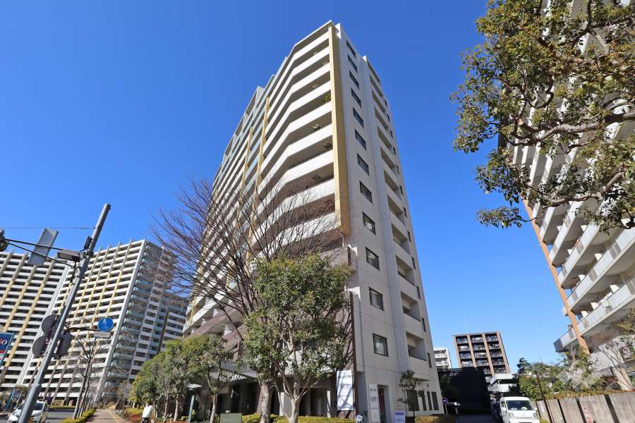 リボンシティレジデンスプルミエフォートの外観（南東側から）