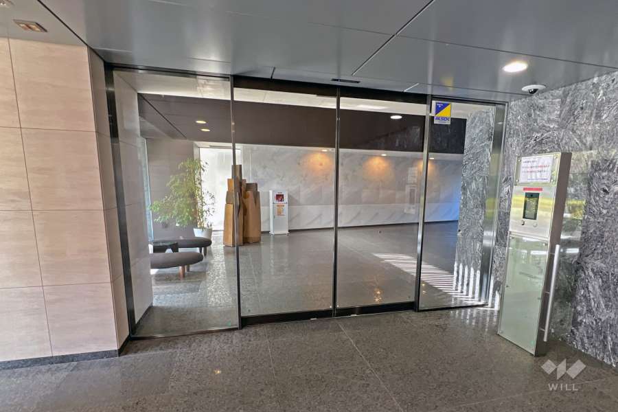 エントランスはオートロック付きです。2