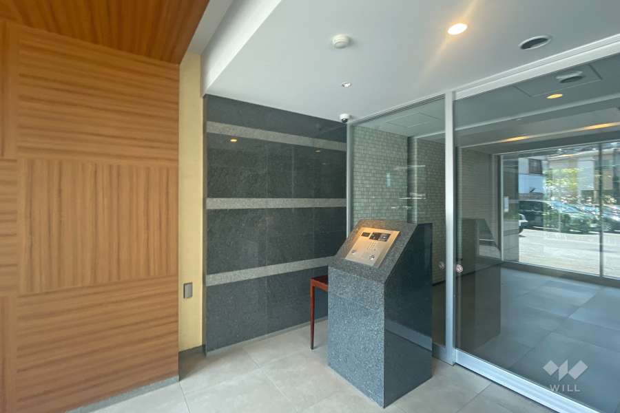 エントランスはオートロック付きです。