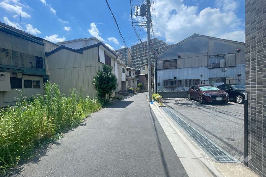 敷地南側の前面道路