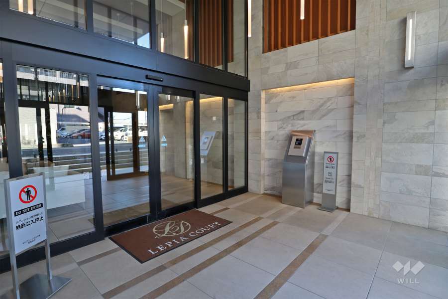 エントランスはオートロック付きです。