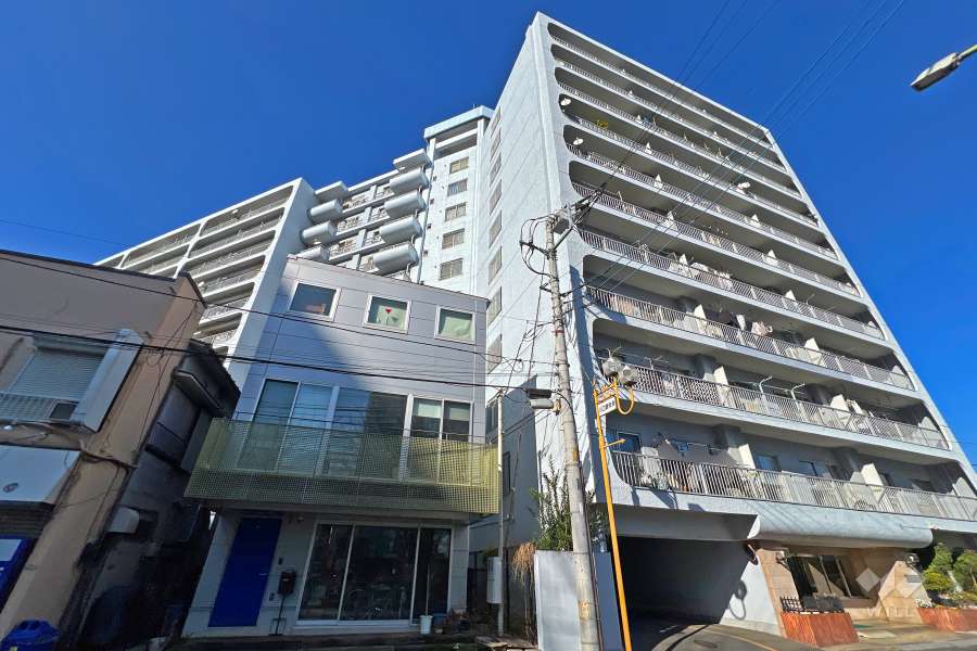 川口ハイツ（川口4丁目）の外観（南西側から）