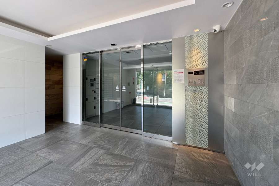 エントランスはオートロック付きです。