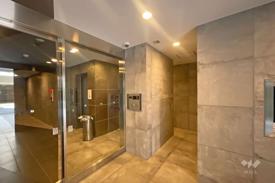 エントランスはオートロック付きです。