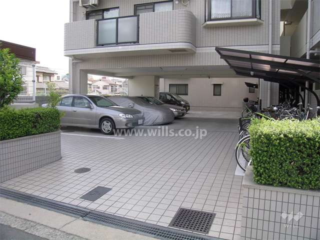 駐車場と駐輪場