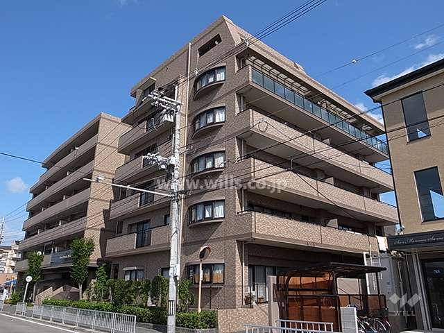 ライオンズマンション池田の外観（南西側から）