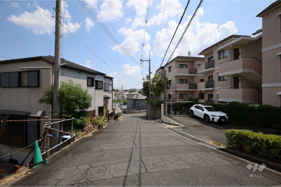 敷地北東側の前面道路