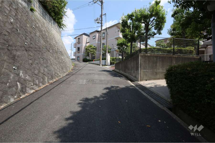 敷地北側の前面道路