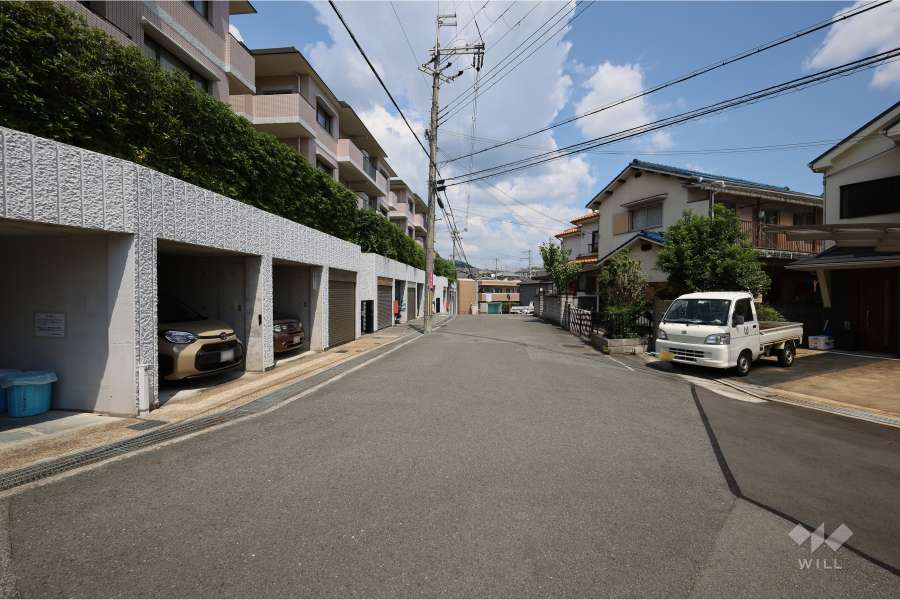 敷地南東側の前面道路