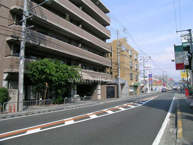 敷地の南側には国道176号線が走っています。