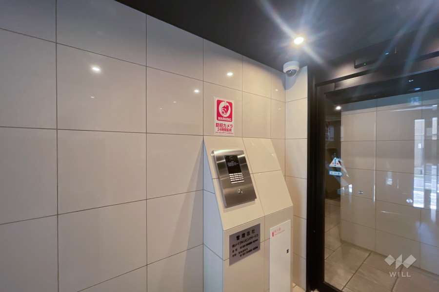 エントランスはオートロック付きです。