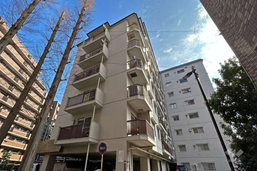 ヴィラロイヤル町屋の外観（西側から）