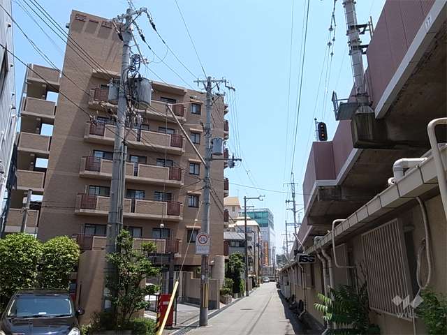 敷地の南側には阪急宝塚線が走っています。