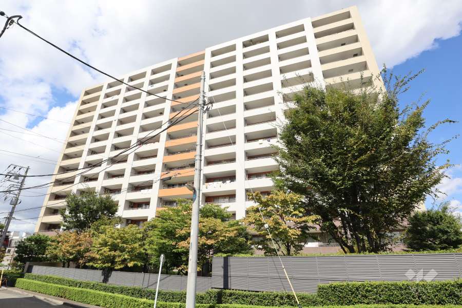 コスモアクージュ東京イーストの外観(南東側から)