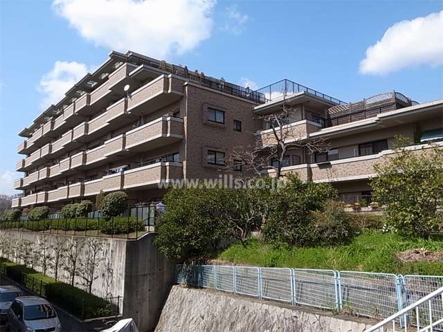 ライオンズマンション池田五月山公園の外観（南東側から）