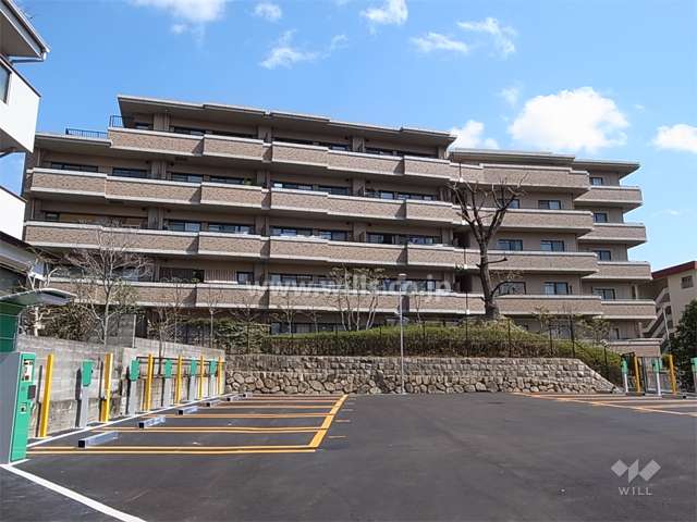 ライオンズマンション池田五月山公園の外観（西側から）