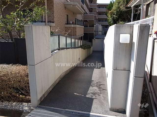 駐輪場へのアプローチ