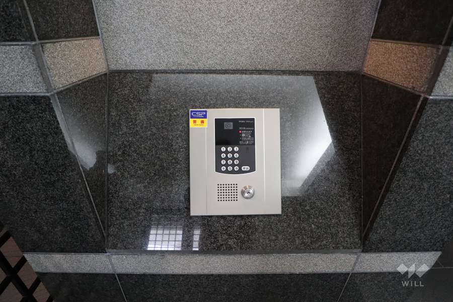 エントランスはオートロック付きです。