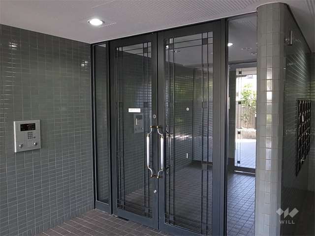 エントランスはオートロック付きです。