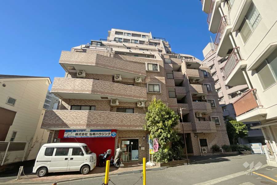 ライオンズマンション町屋第3の外観（東側から）