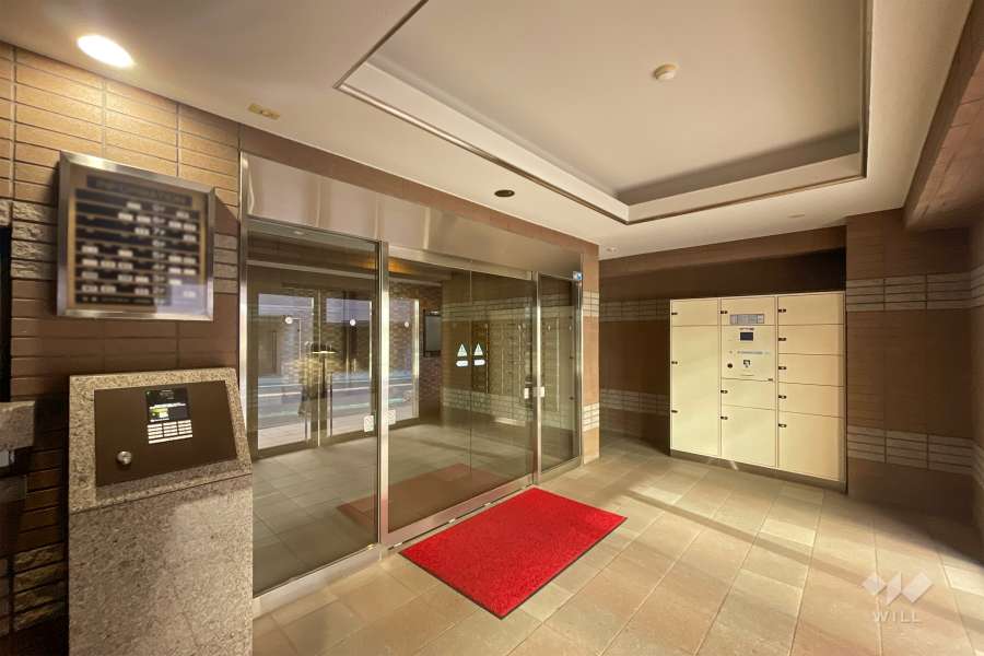 エントランスはオートロック付きです。