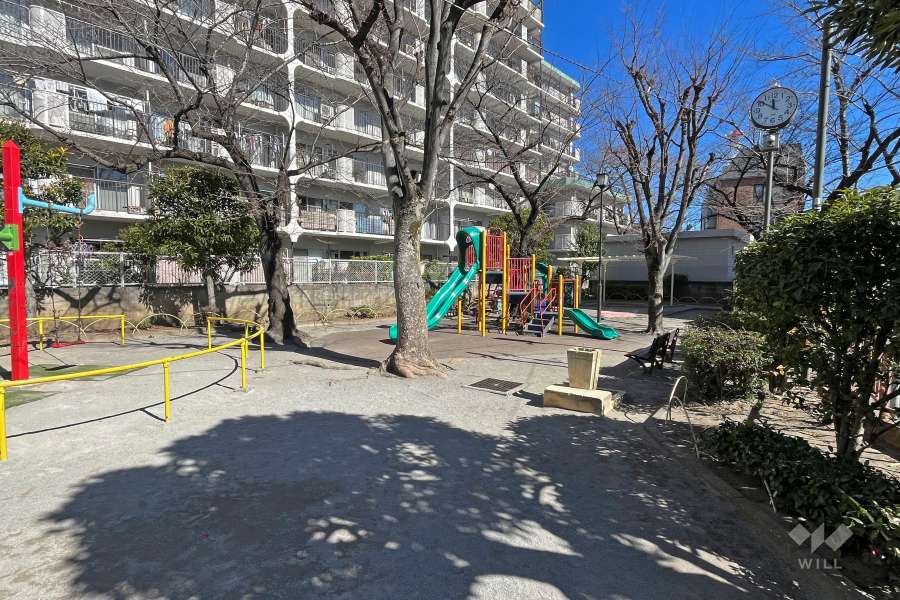 敷地に隣接する『西尾久四丁目北公園』