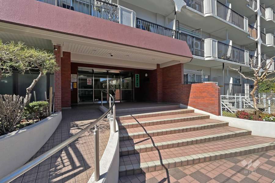 エントランスアプローチ（敷地南東側）