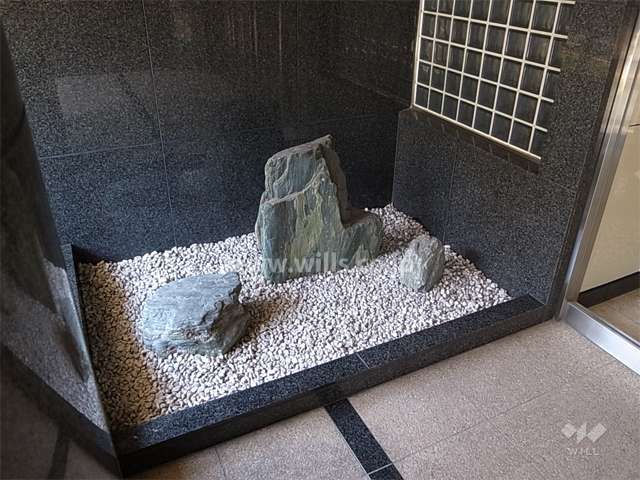 エントランス横にある坪庭