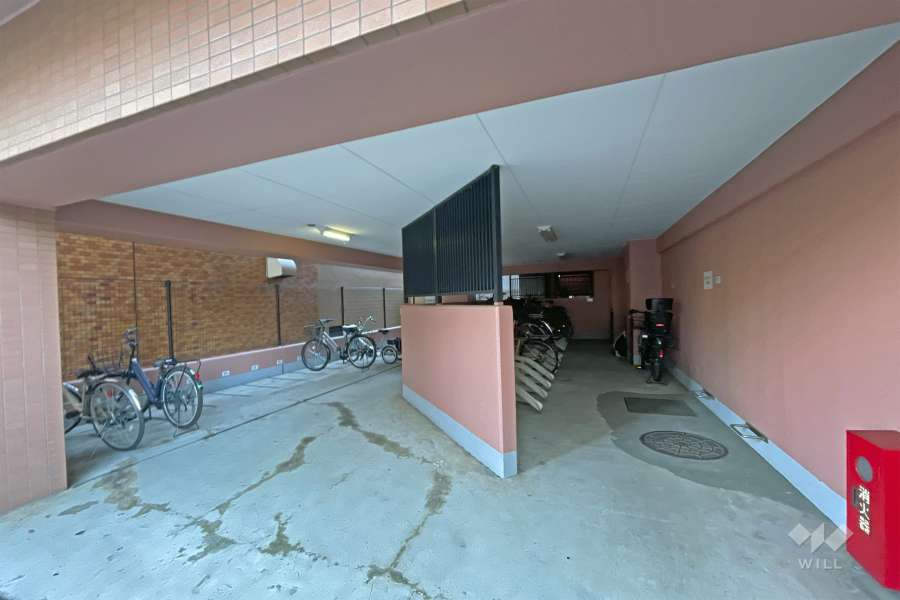 屋内に設けられた駐輪場