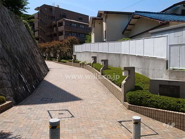 敷地入口（エントランスアプローチ）