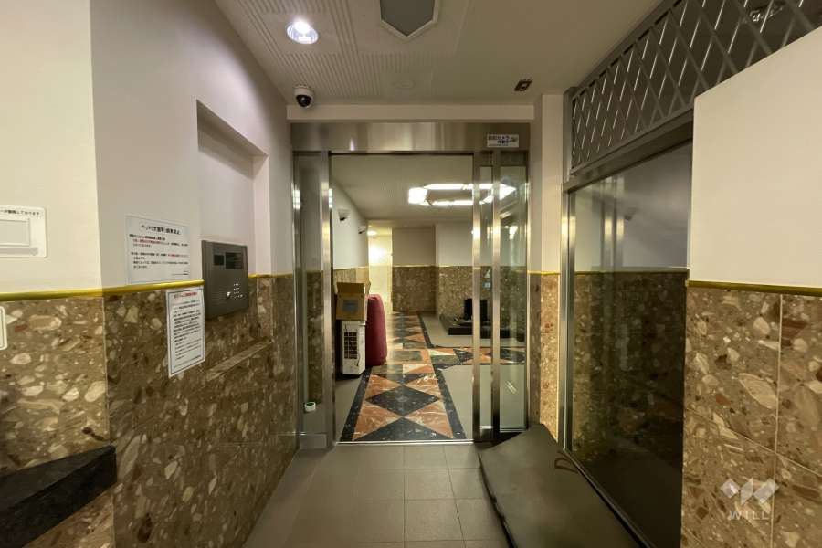 エントランスはオートロック付きです。