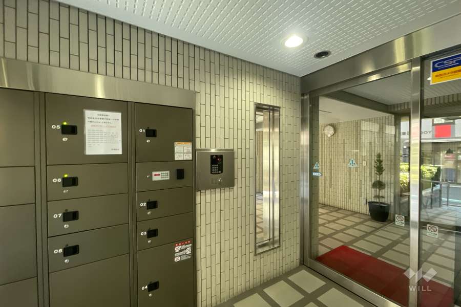 エントランスはオートロック付きです。
