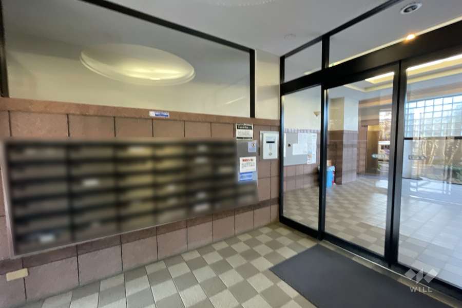 エントランスはオートロック付きです。