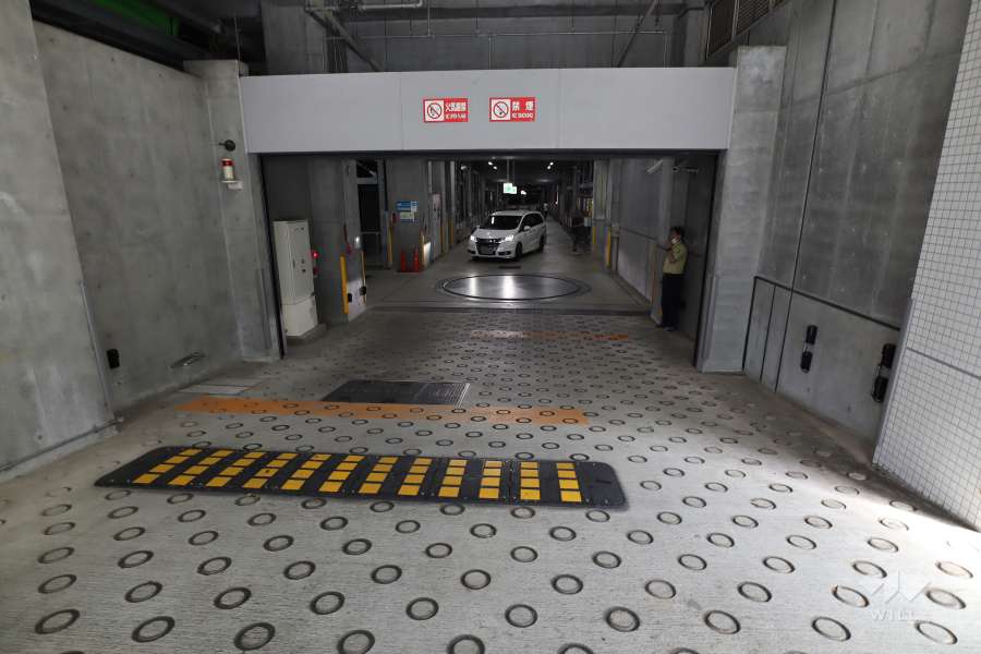 駐車場の出入り口