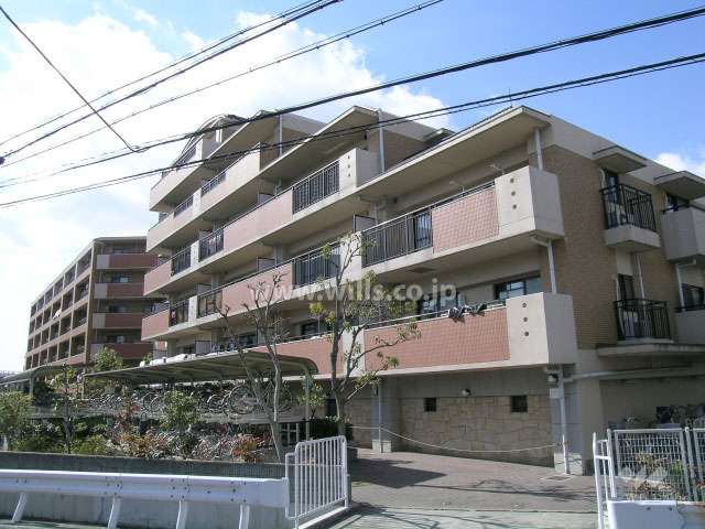 ベルク池田石橋1番館の外観（北東側から）