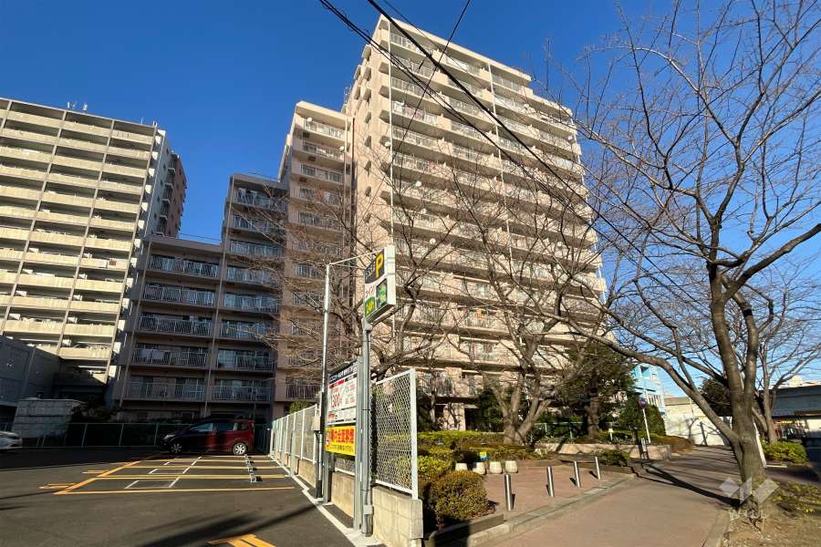 東急ドエルアルス千住の外観（南西側から）