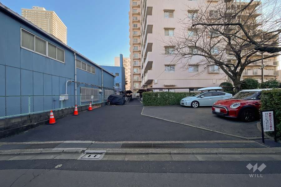 敷地内駐車場（屋外平面式）と駐輪場・バイク置場